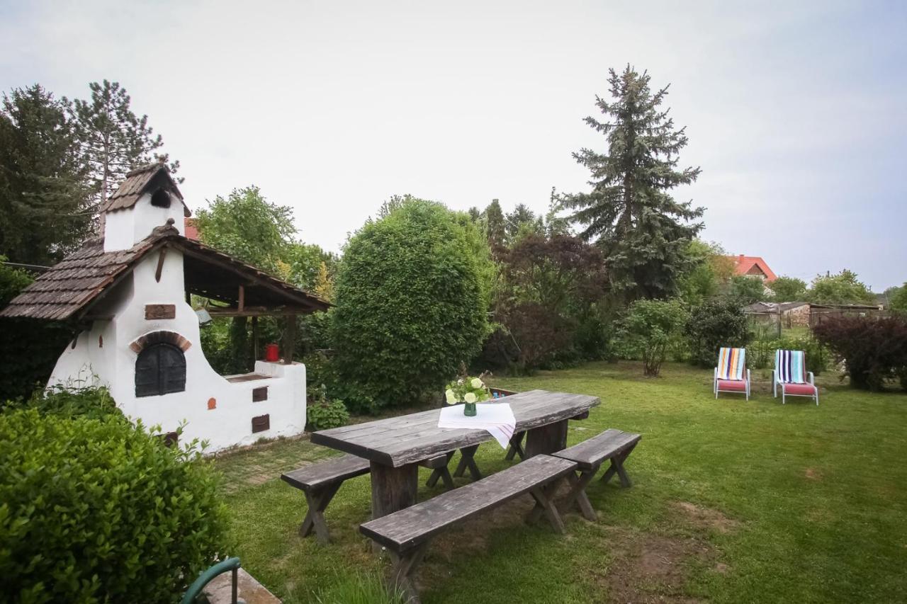 Hellenyi Apartmanok Харканы Экстерьер фото