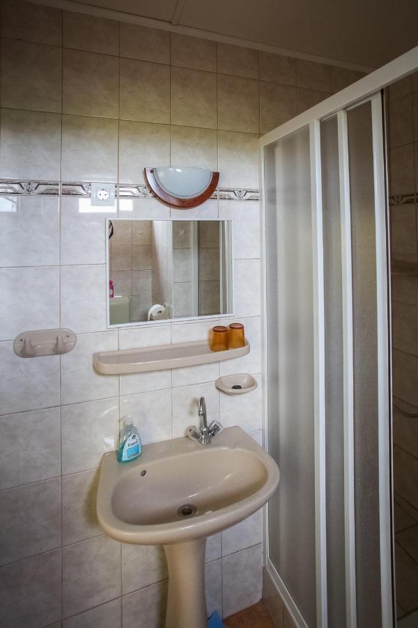 Hellenyi Apartmanok Харканы Экстерьер фото