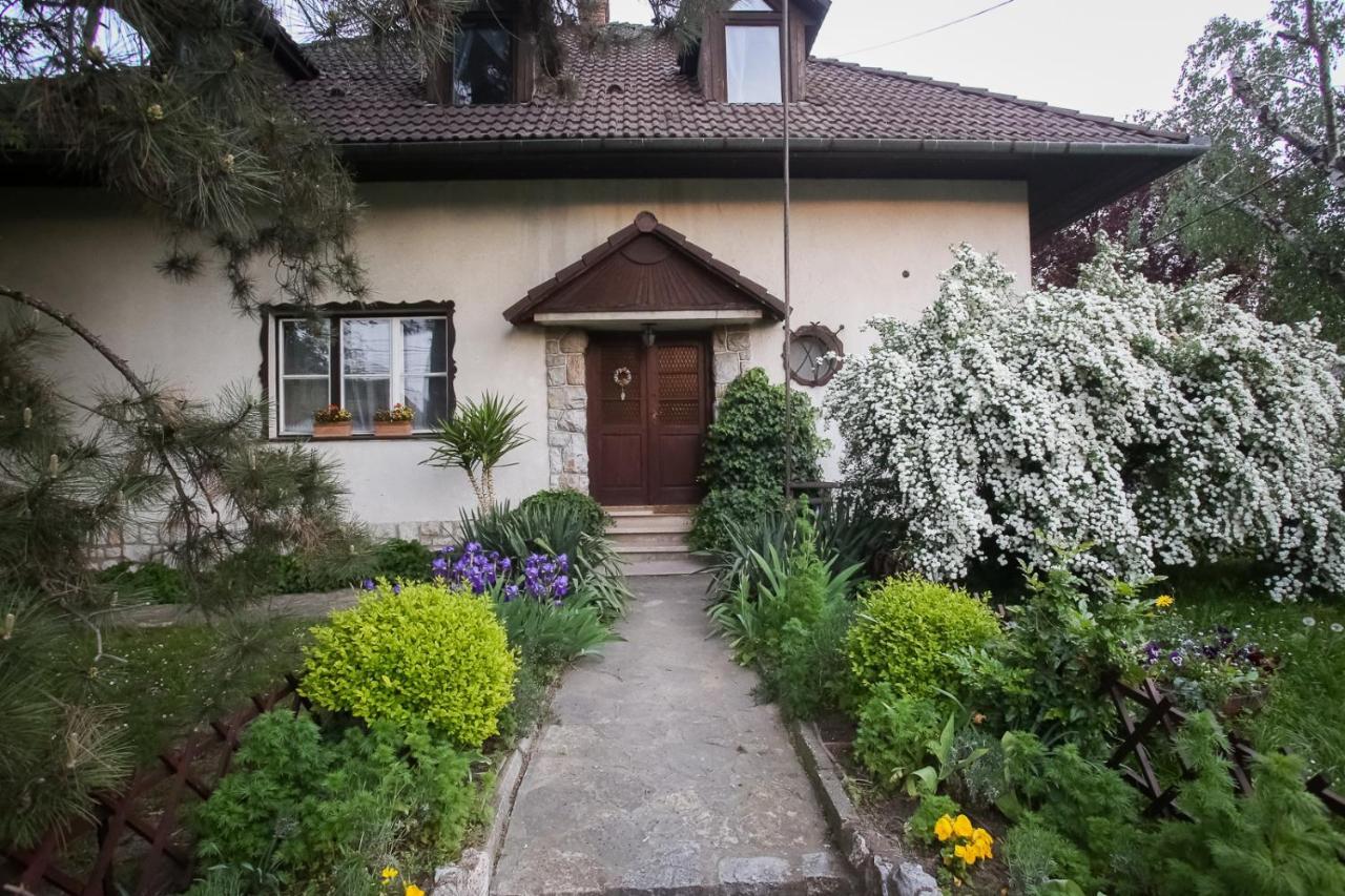 Hellenyi Apartmanok Харканы Экстерьер фото