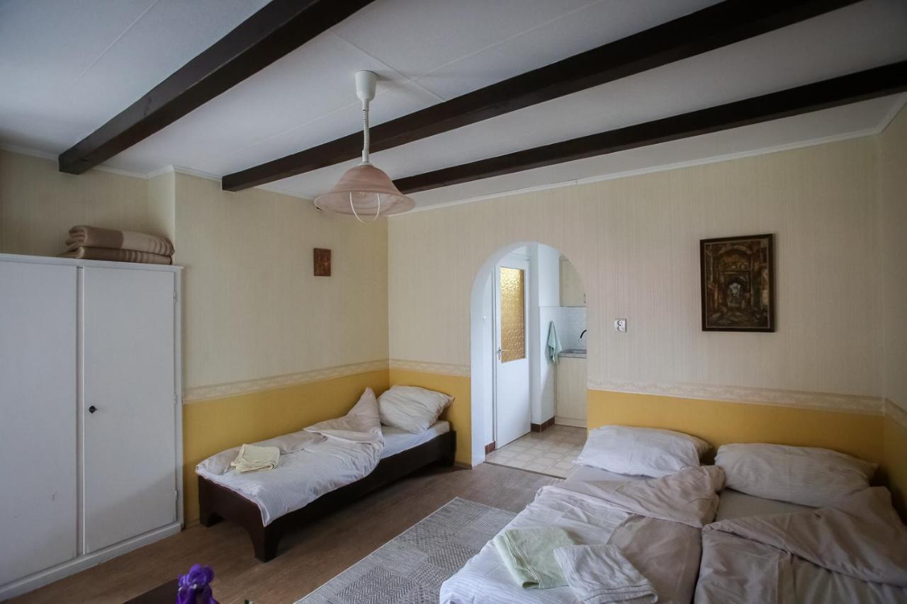 Hellenyi Apartmanok Харканы Экстерьер фото